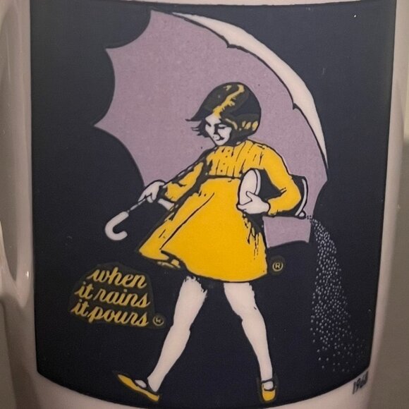 Vtg Morton Salt Girl  “When It Rains It Pours” 1921 & 1968 Logo Ceramic Mugs - Picture 5 of 10